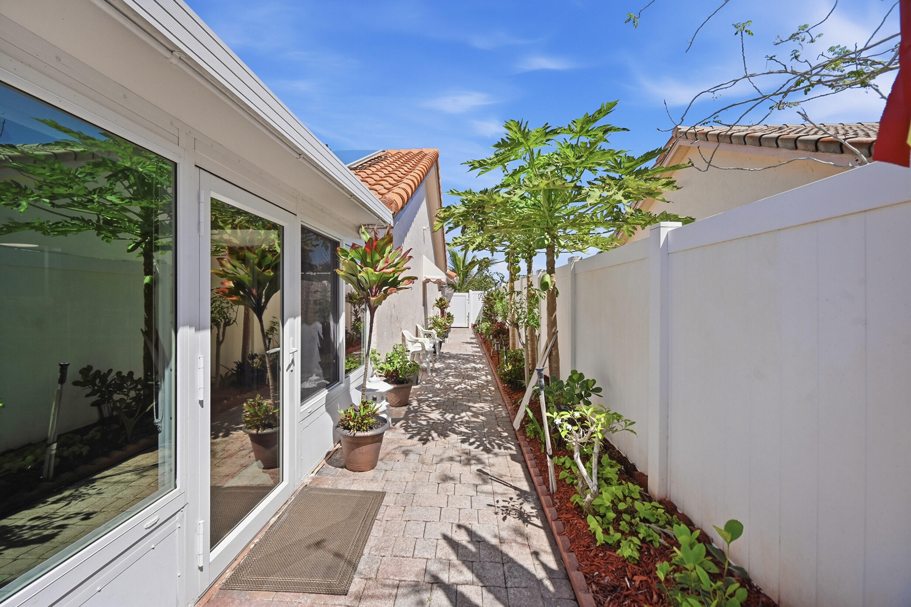 5884 Laurel Grn Boynton Beach, FL 33437