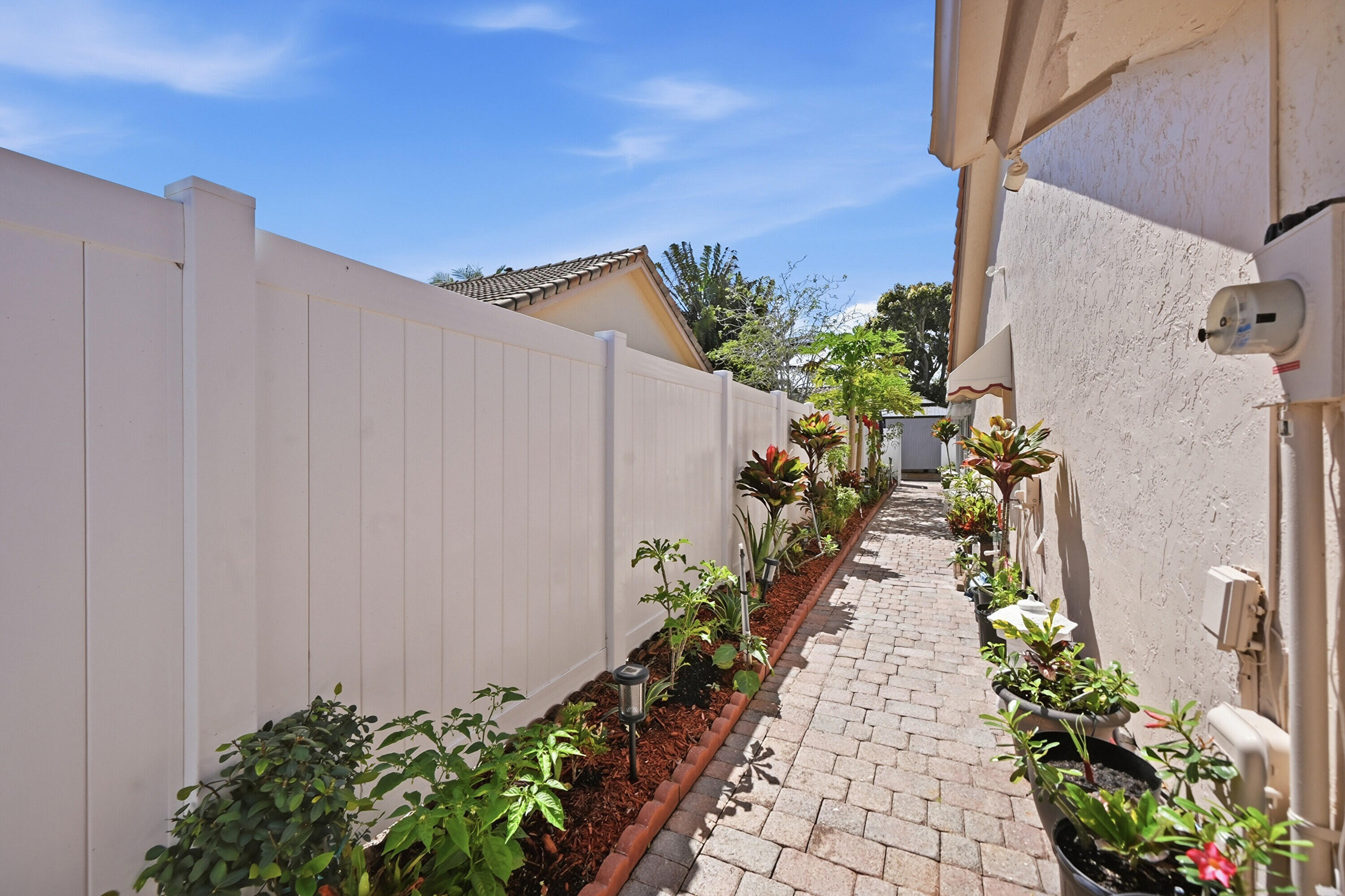 5884 Laurel Grn Boynton Beach, FL 33437