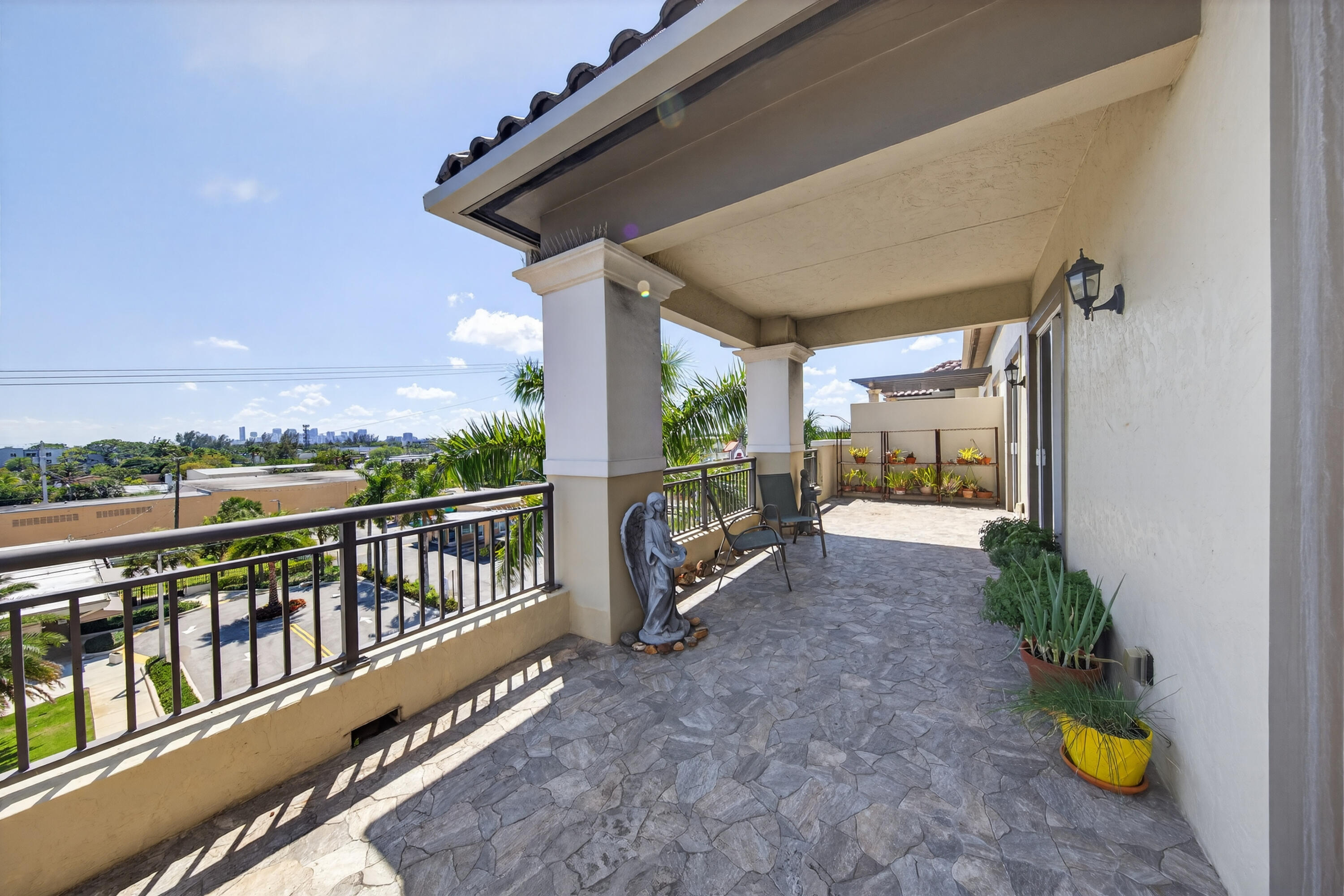 2631 NE 14th #406 Wilton Manors, FL 33334