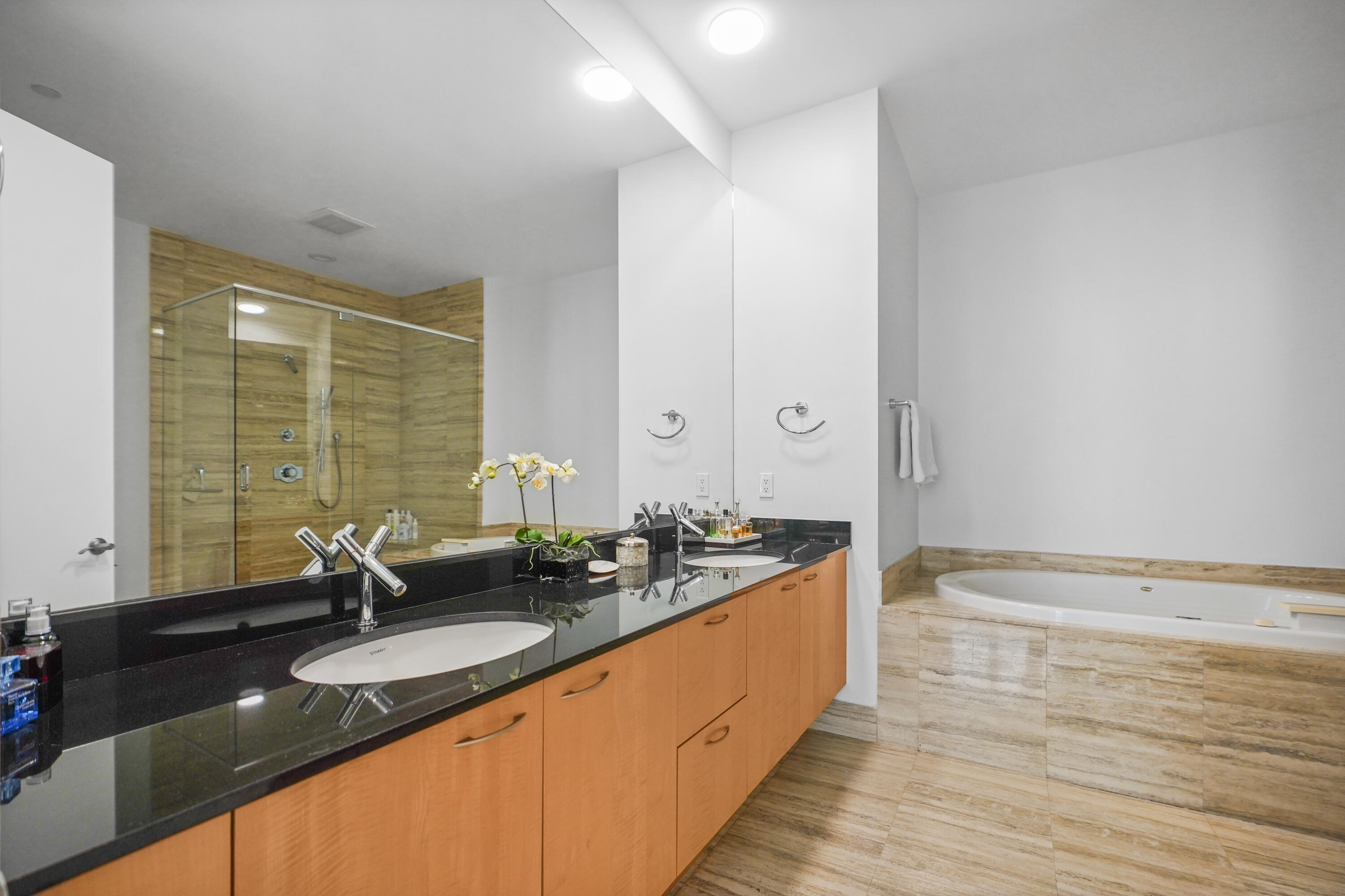 15901 Collins #3902 Sunny Isles Beach, FL 33160