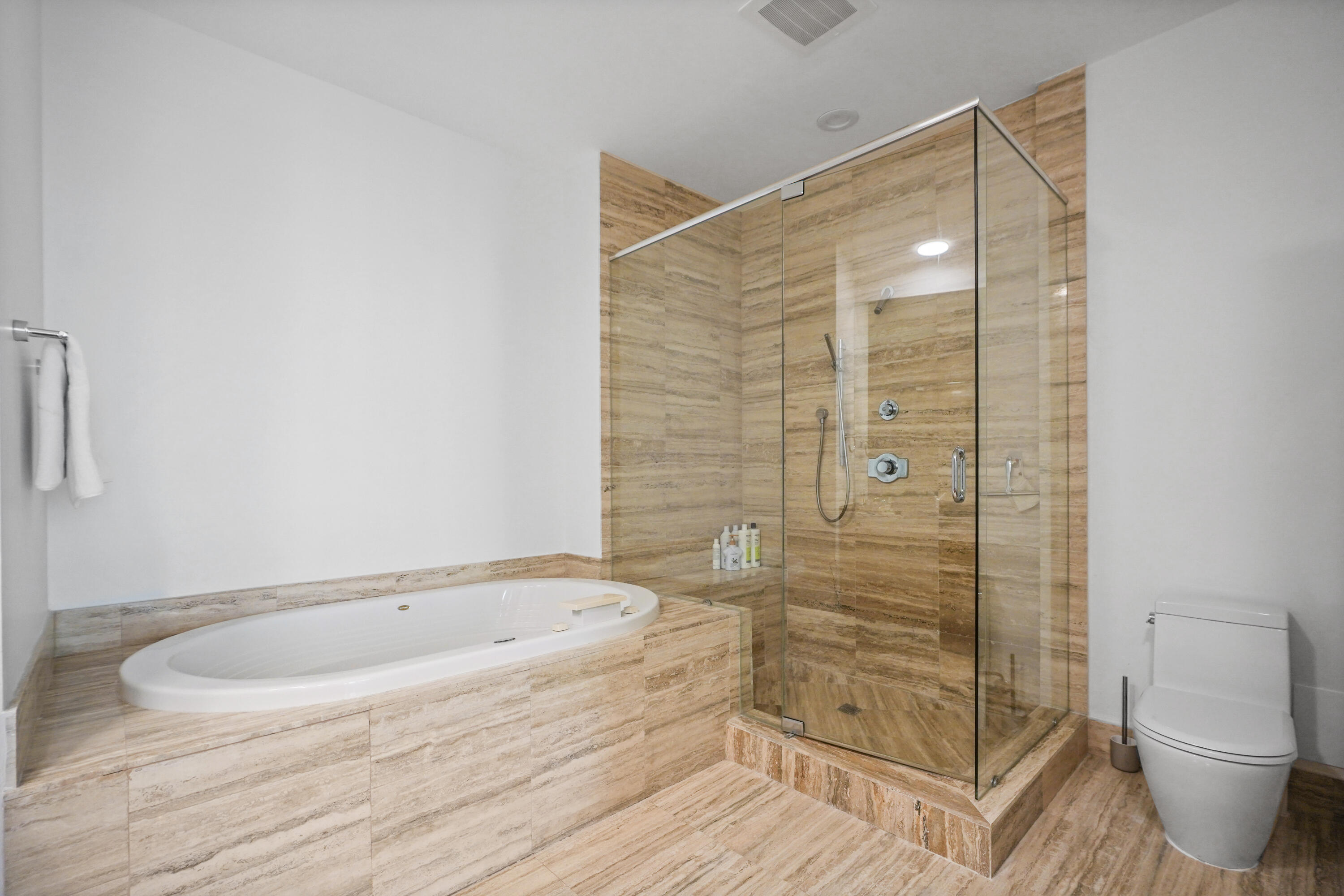15901 Collins #3902 Sunny Isles Beach, FL 33160