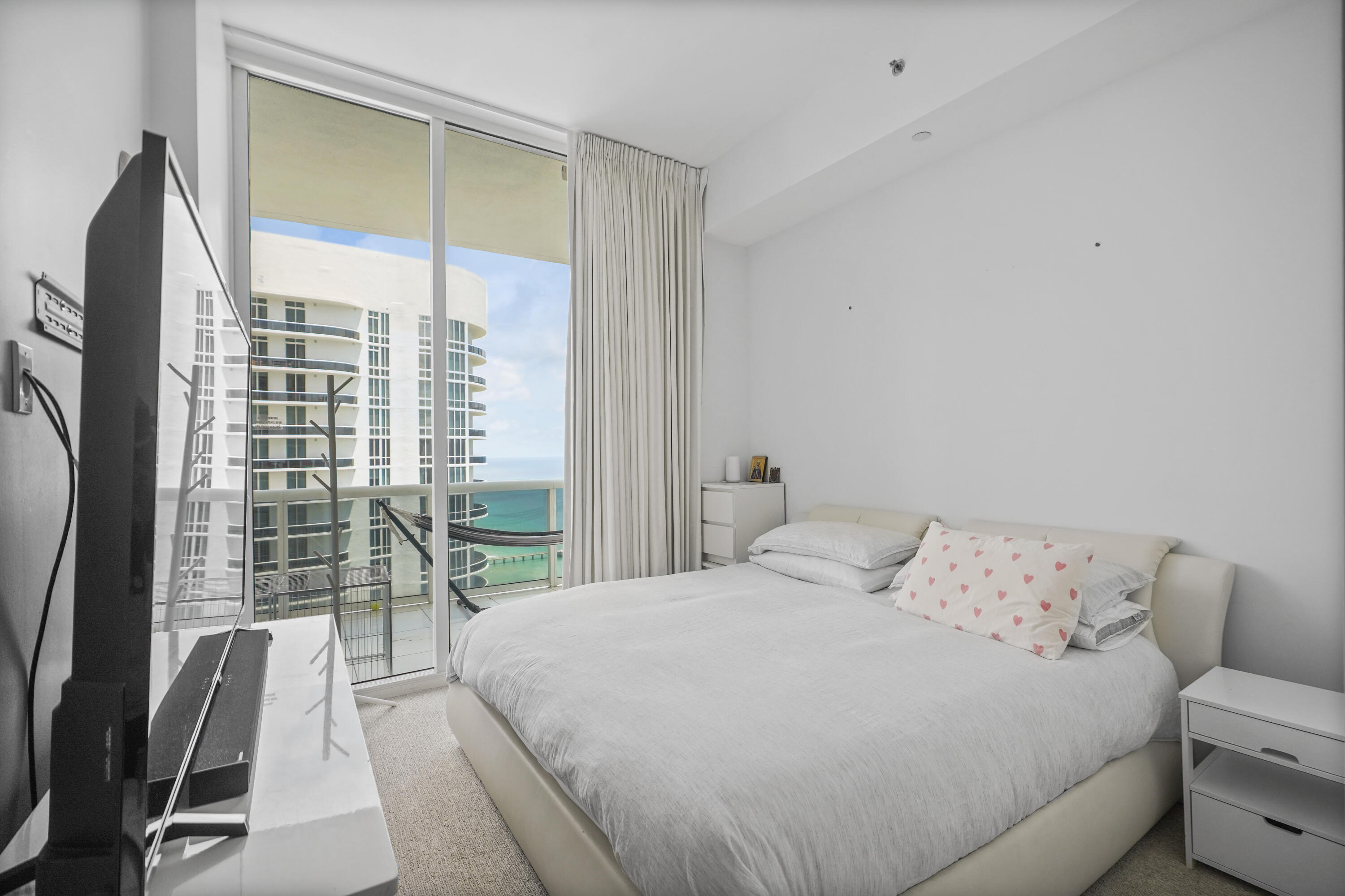 15901 Collins #3902 Sunny Isles Beach, FL 33160