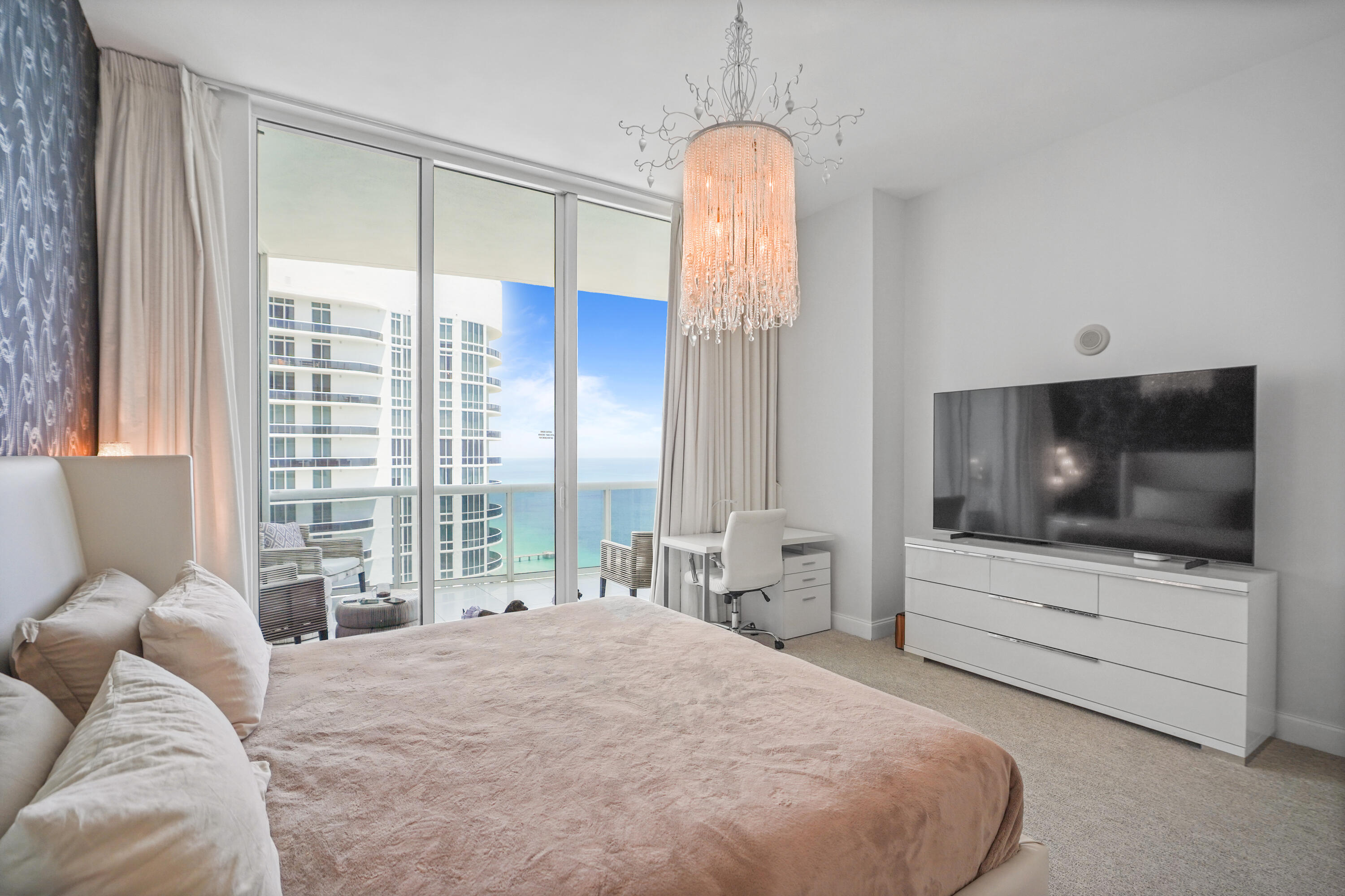 15901 Collins #3902 Sunny Isles Beach, FL 33160