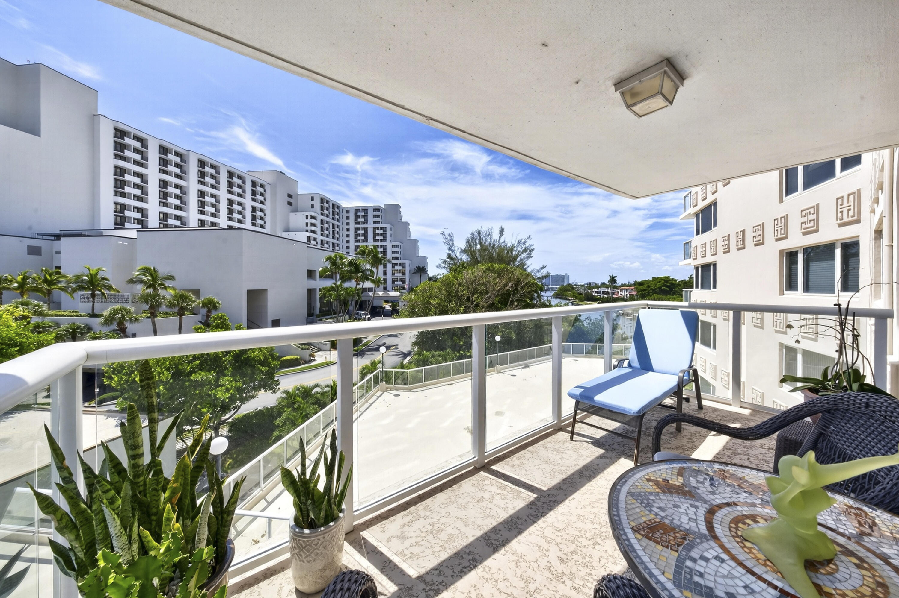 3000 Holiday Dr #502 Fort Lauderdale, FL 33316