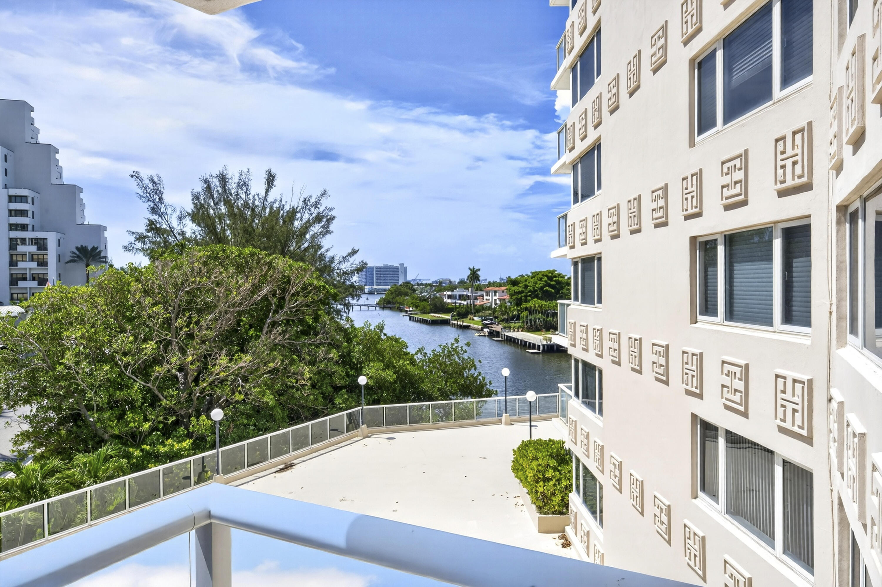 3000 Holiday Dr #502 Fort Lauderdale, FL 33316