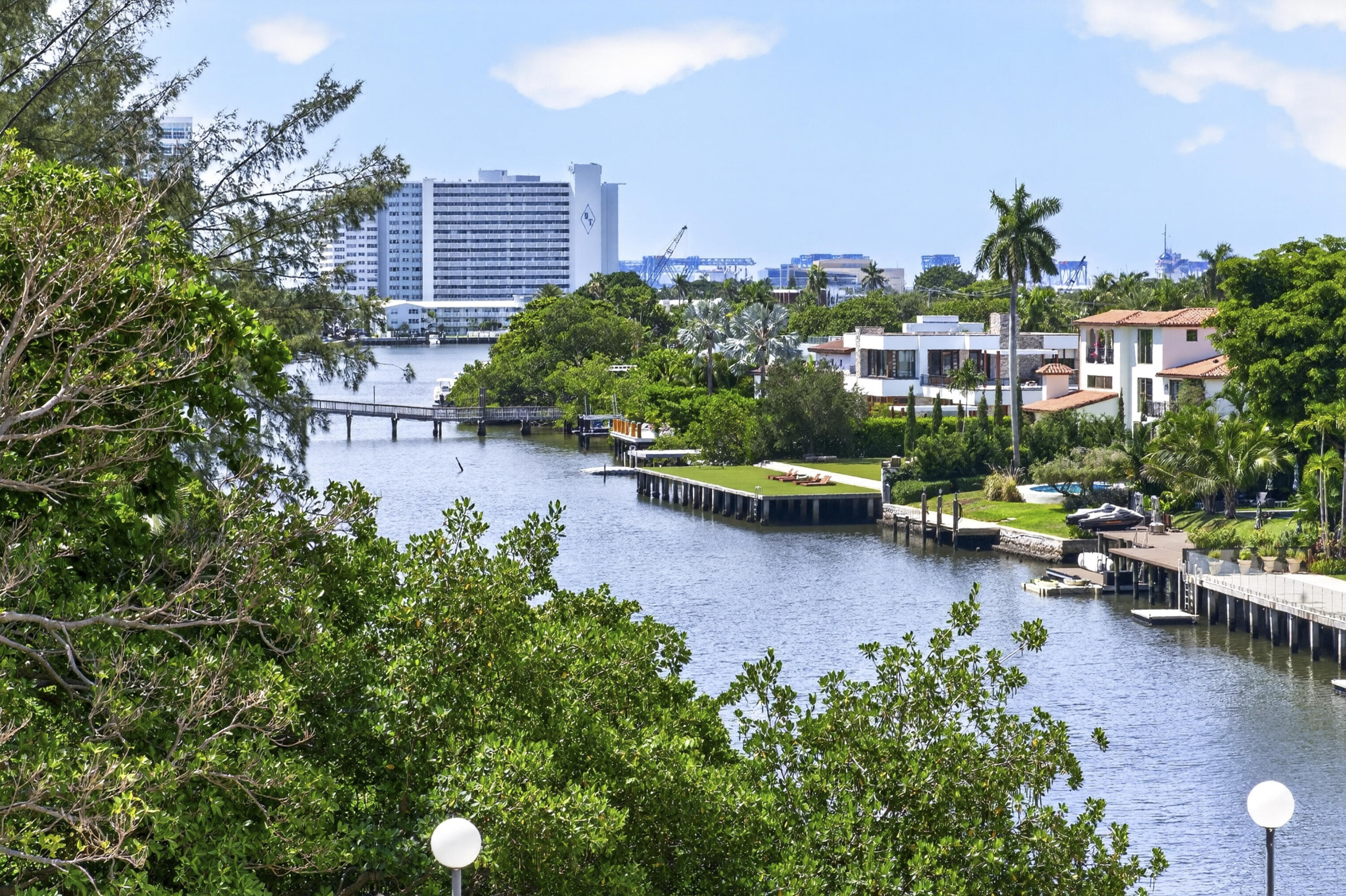 3000 Holiday Dr #502 Fort Lauderdale, FL 33316