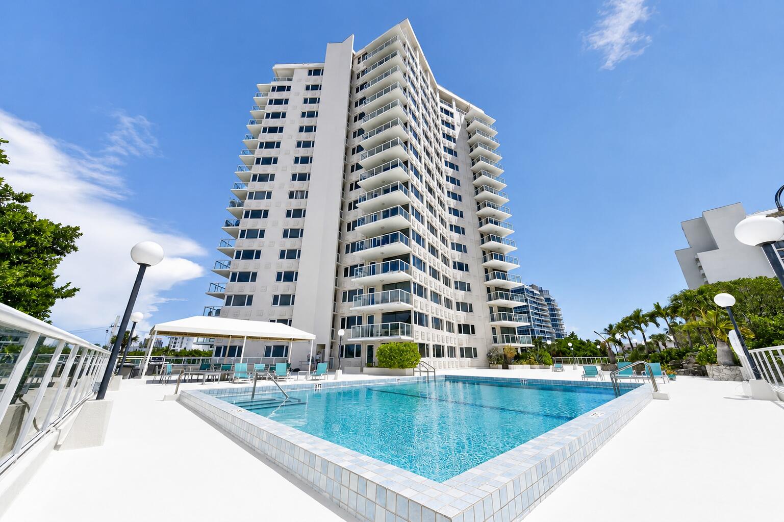 3000 Holiday Dr #502 Fort Lauderdale, FL 33316