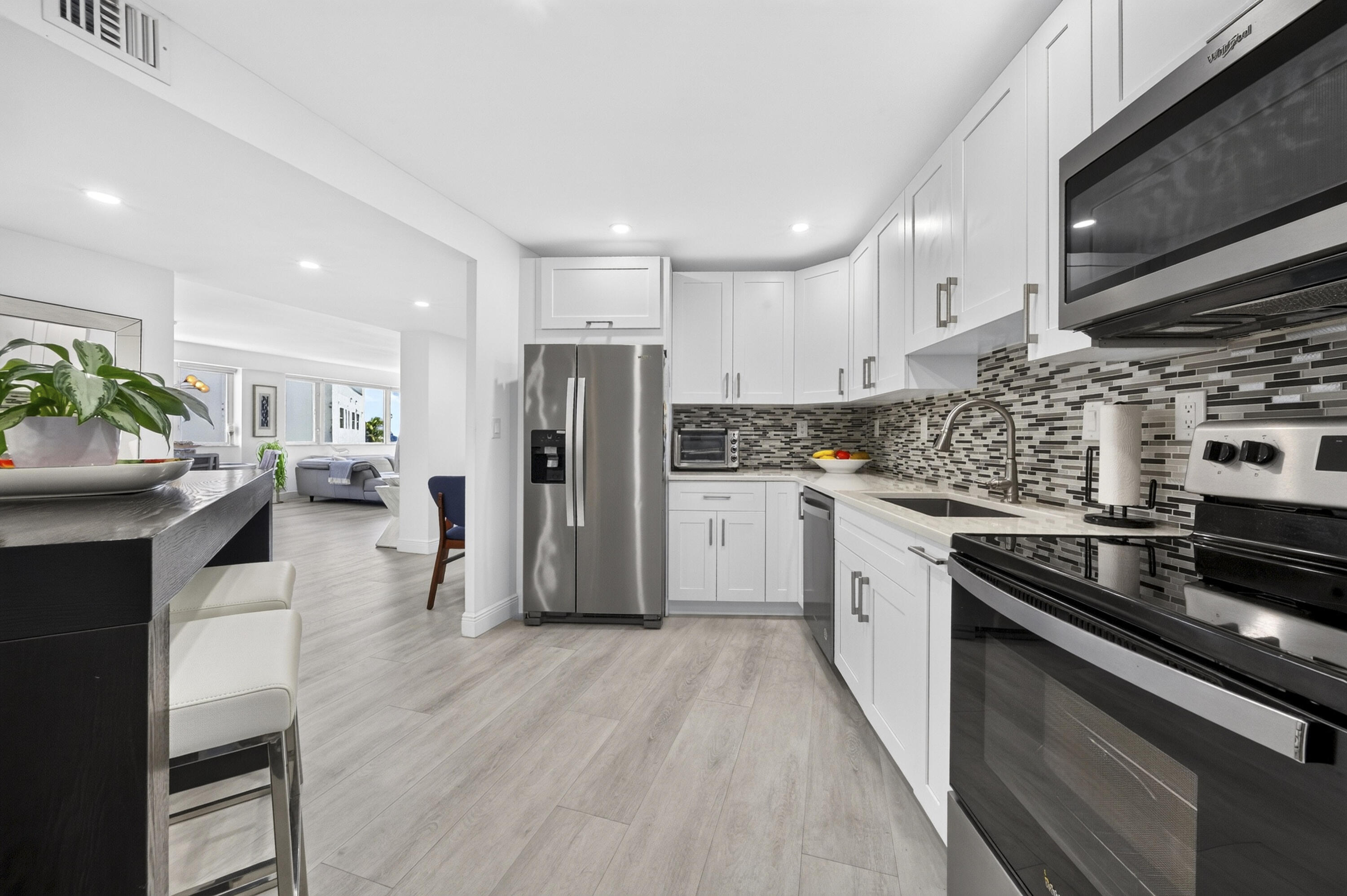 3000 Holiday Dr #502 Fort Lauderdale, FL 33316