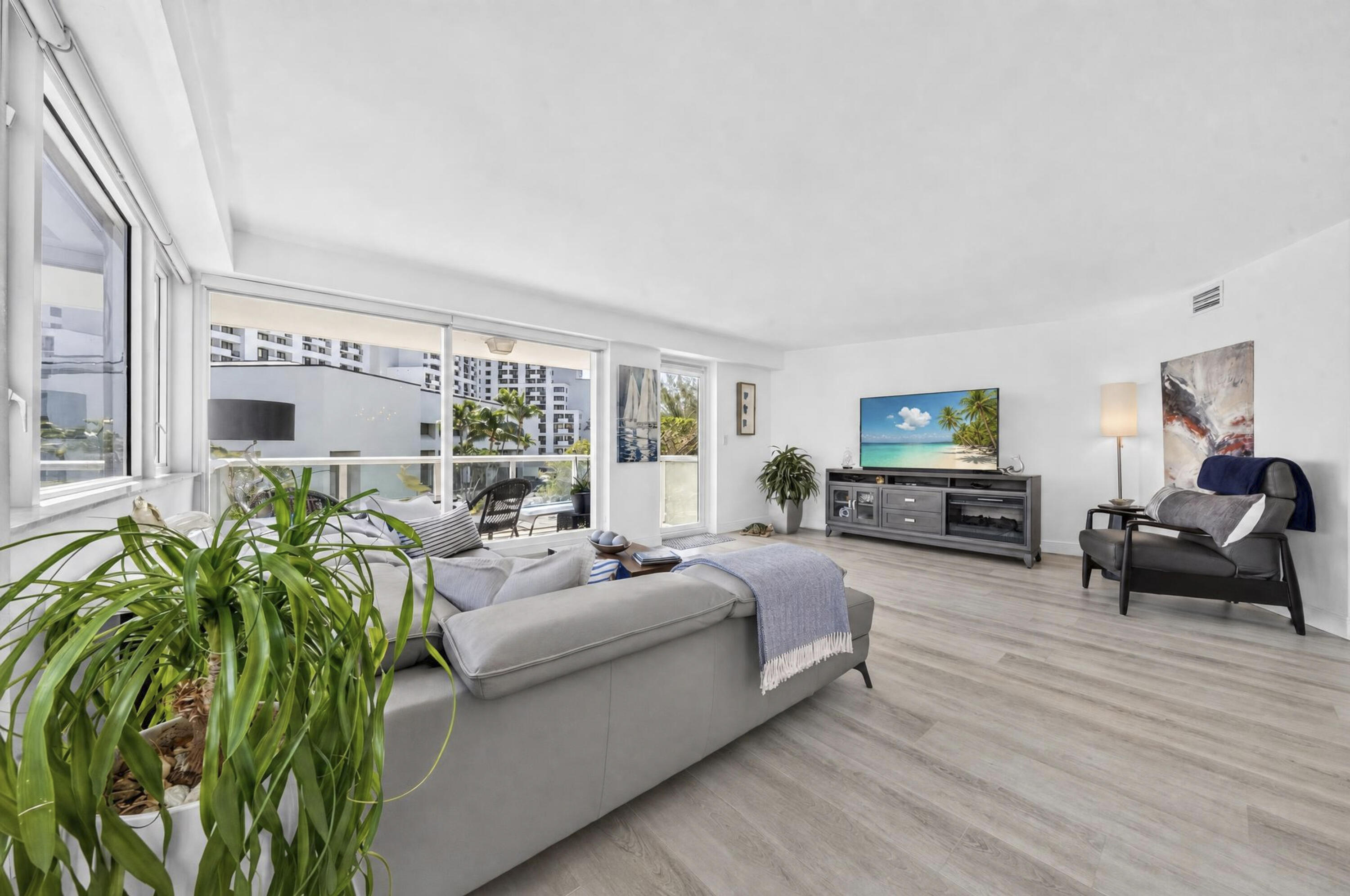 3000 Holiday Dr #502 Fort Lauderdale, FL 33316