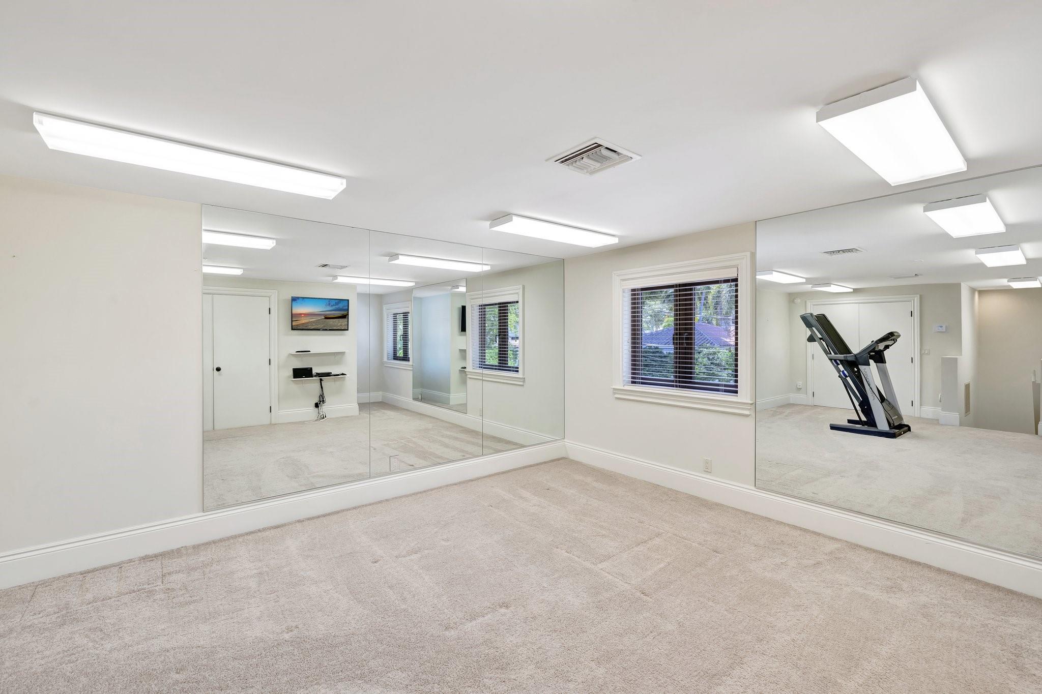 815 Idlewyld Dr Fort Lauderdale, FL 33301 815 Idlewyld Dr Fort Lauderdale, FL 33301