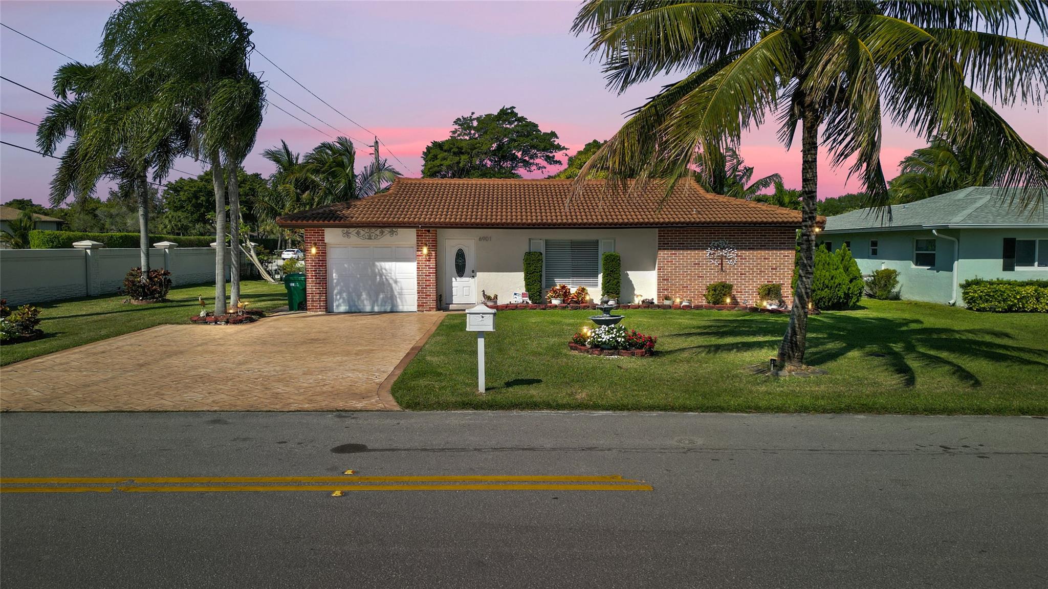 6901 NW 95th Ter