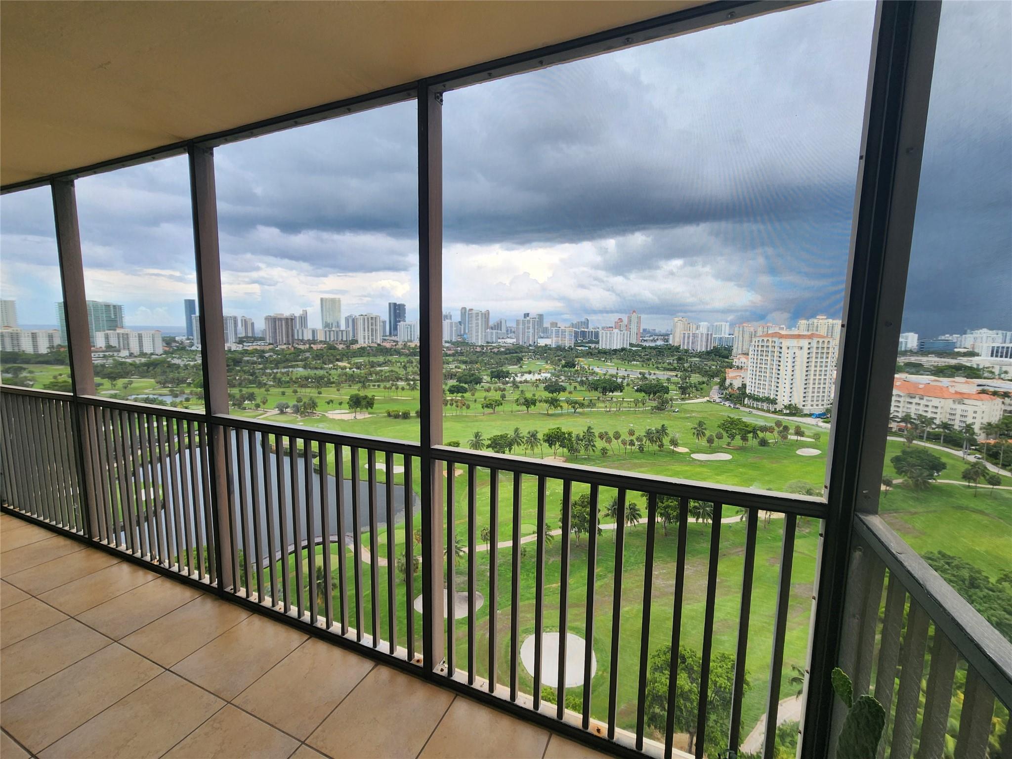 20379 W Country Clb Dr #2337
