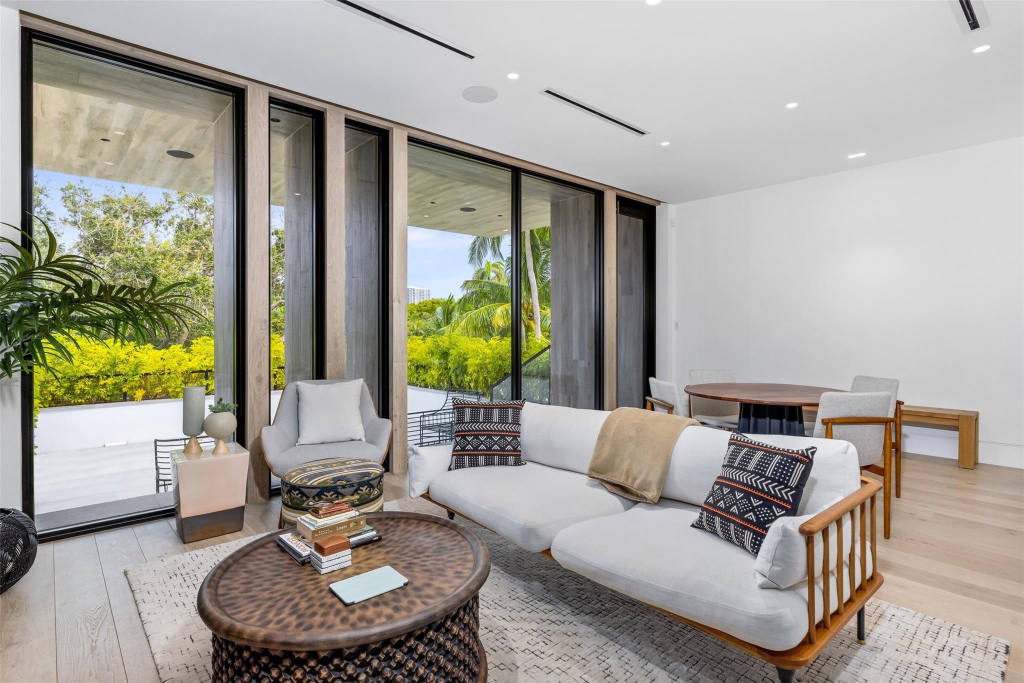 516 Mola Ave Fort Lauderdale, FL 33301