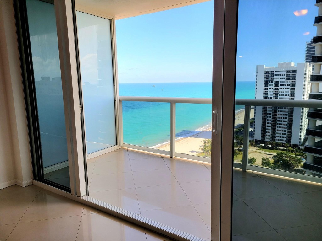 image Beach Club 210