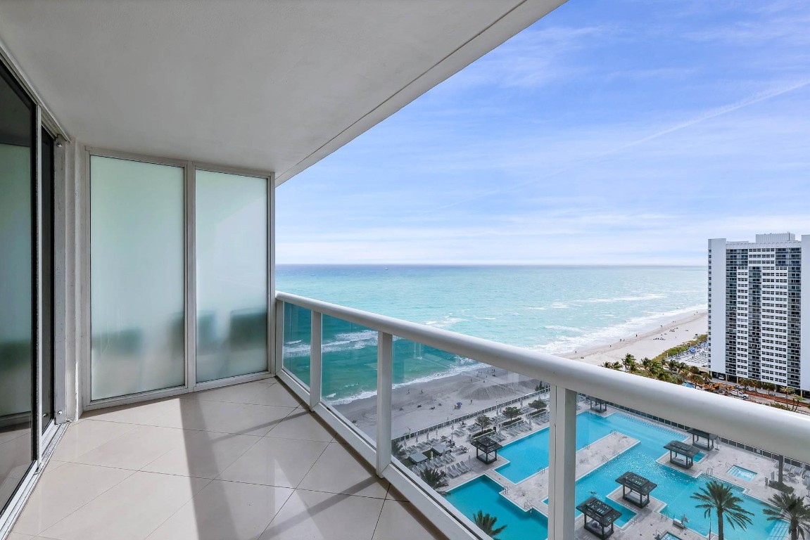 image Beach Club 211