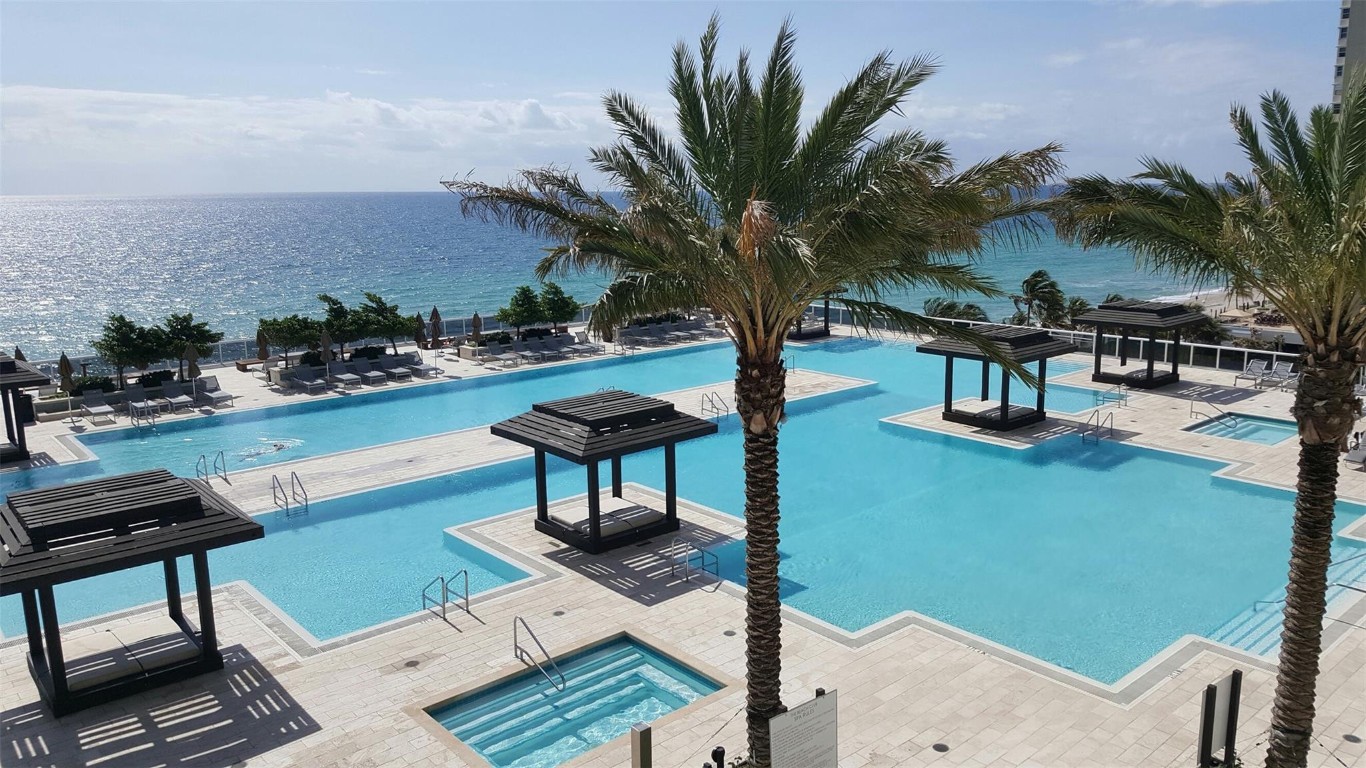 image Beach Club 214