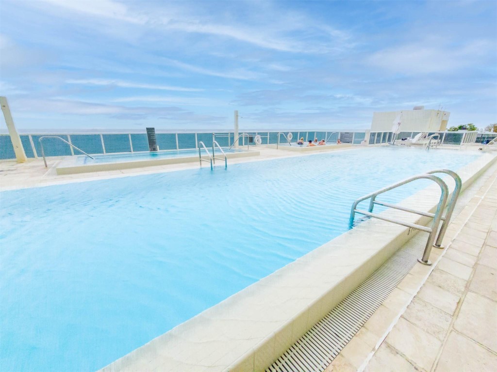 image Beach Club 215