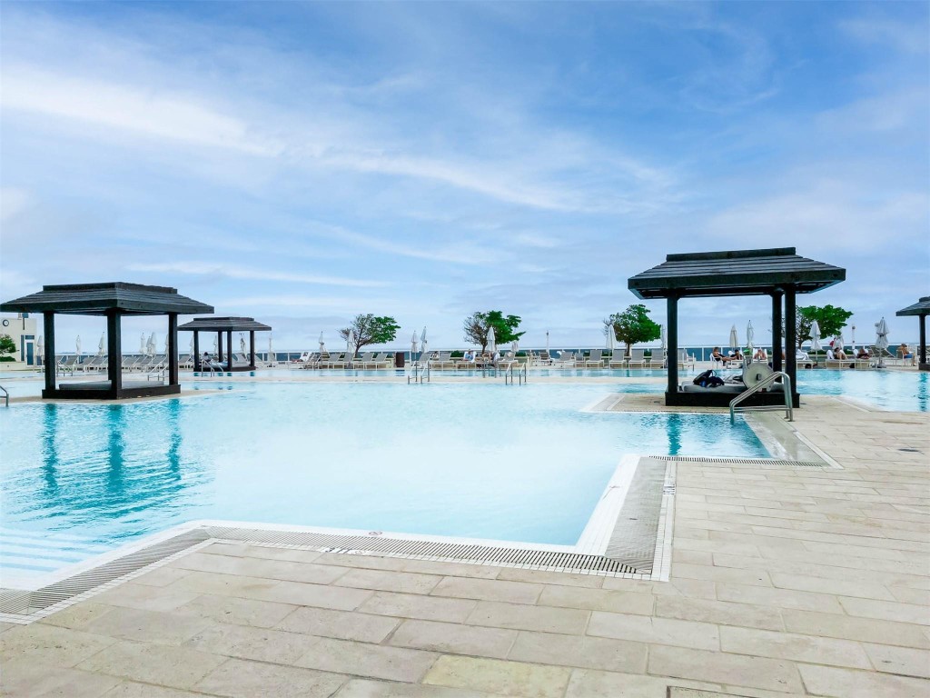 image Beach Club 220