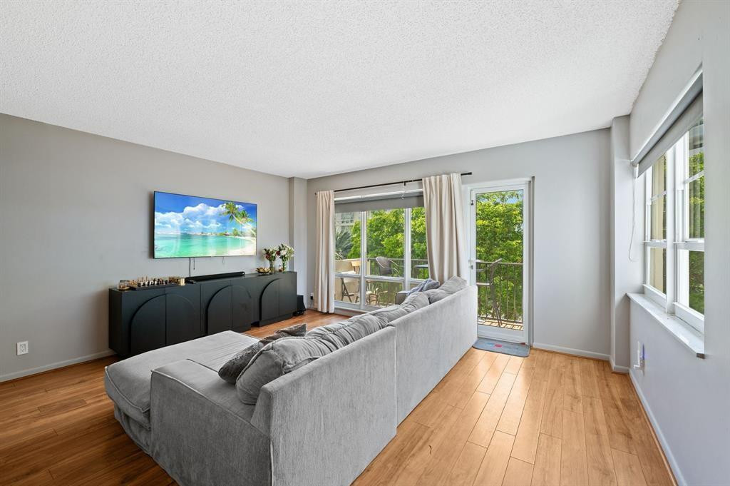 340 Sunset #401 Fort Lauderdale, FL 33301