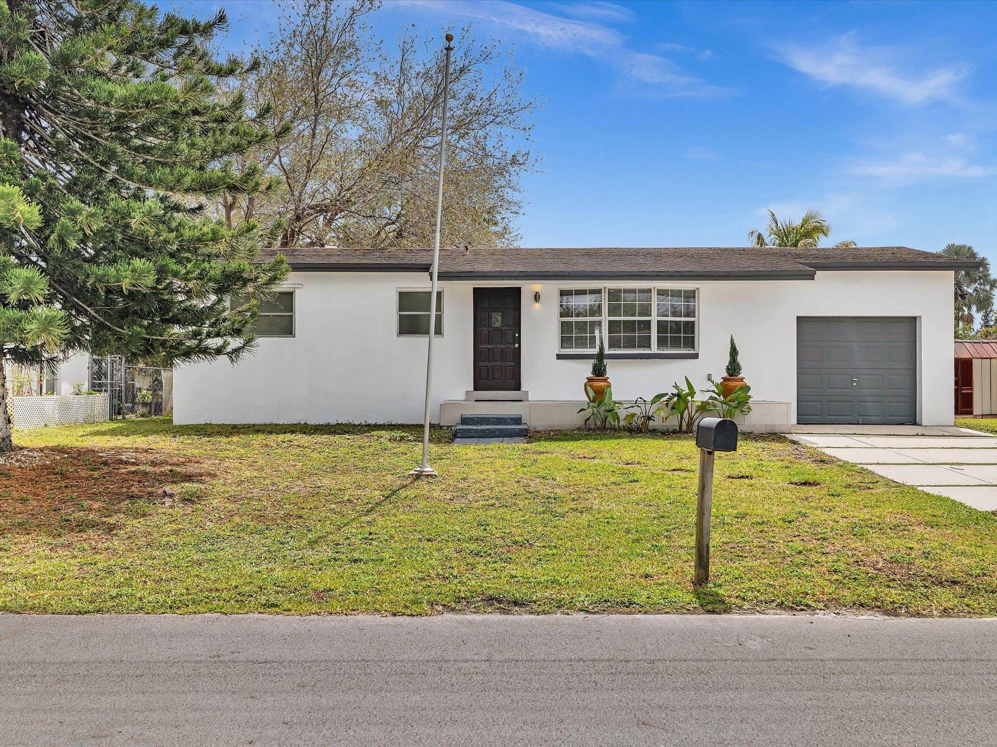 5710 SW 54th Davie, FL 33314