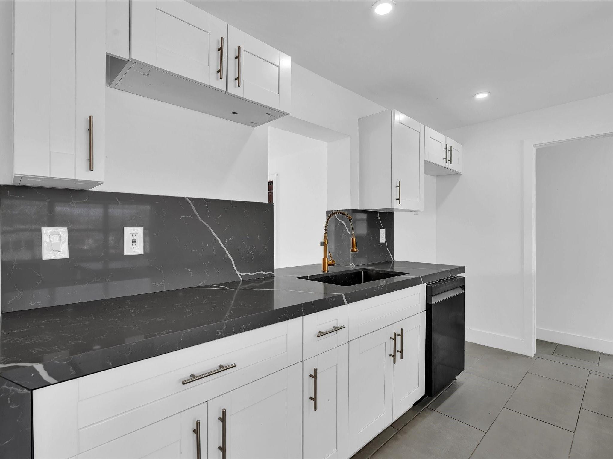 5710 SW 54th Davie, FL 33314