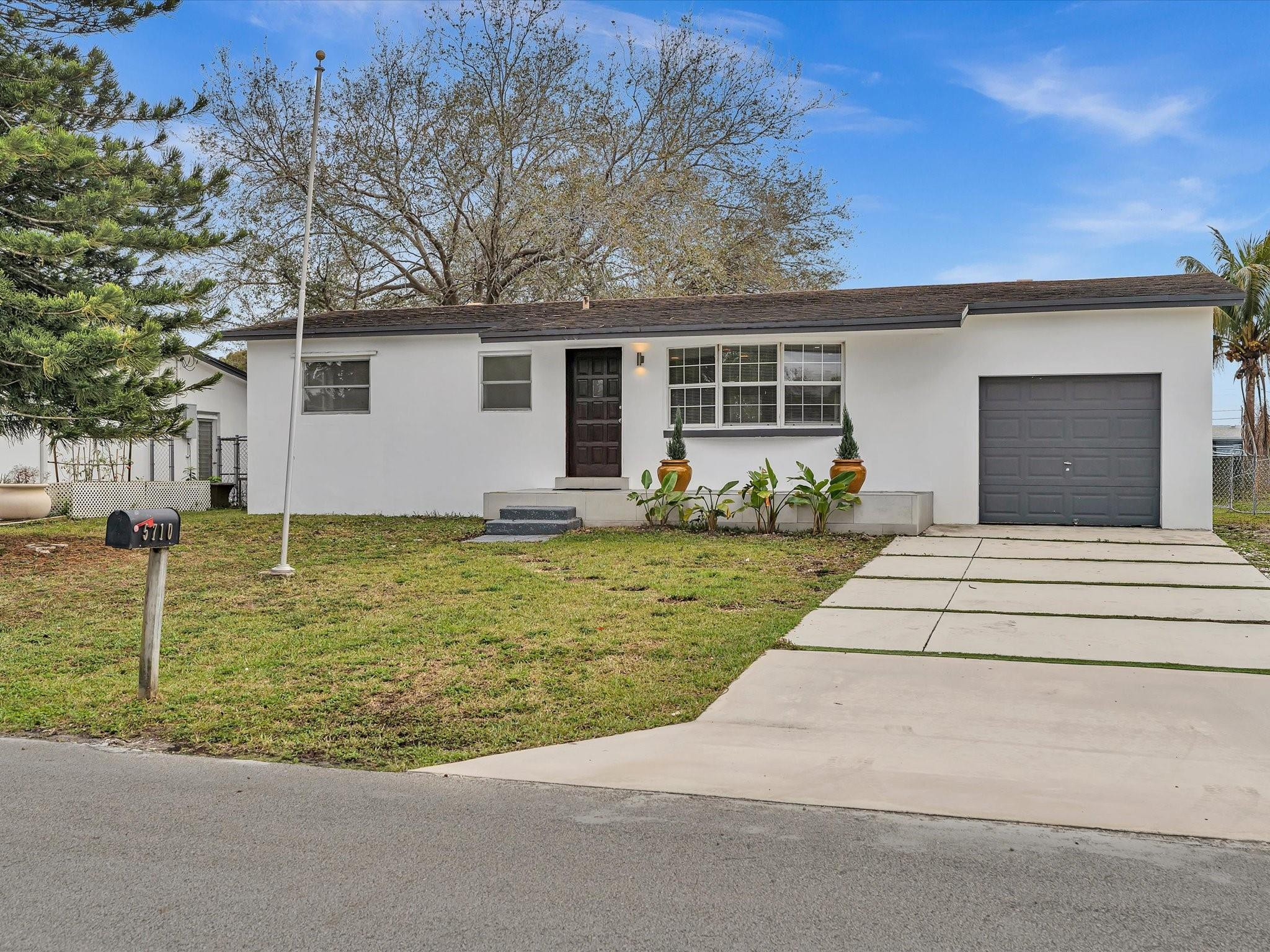 5710 SW 54th Davie, FL 33314