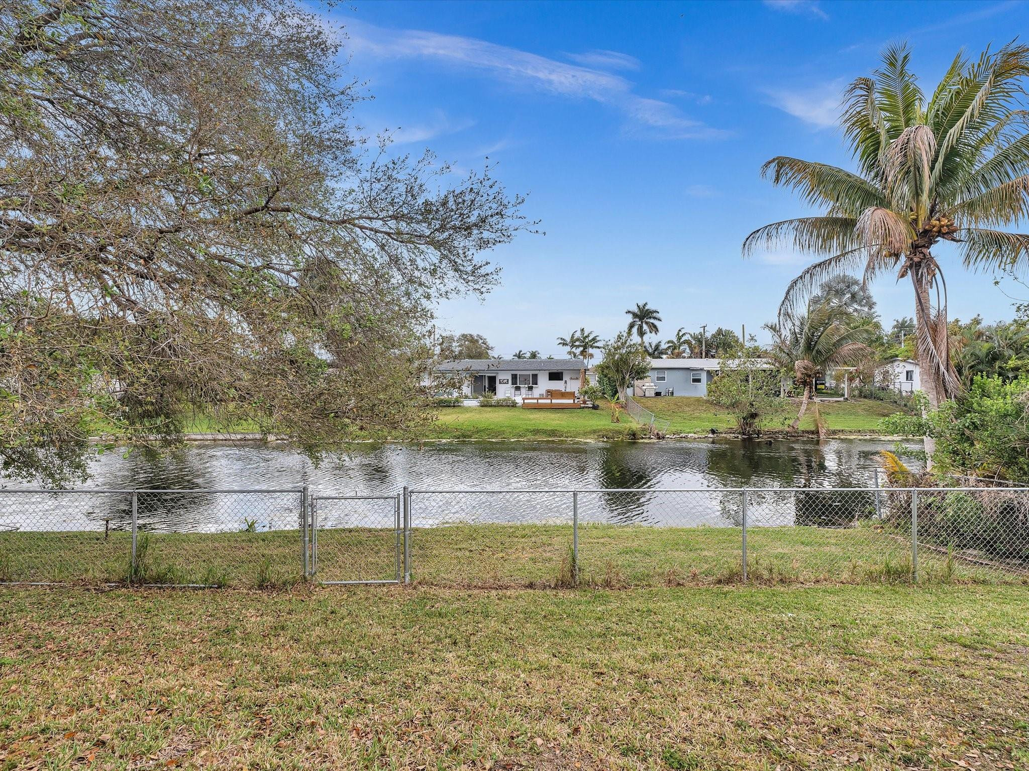 5710 SW 54th Davie, FL 33314