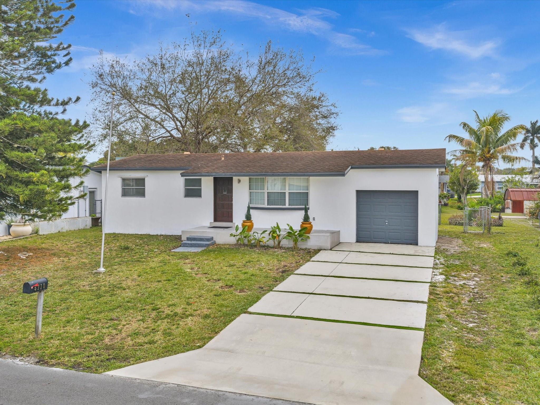 5710 SW 54th Davie, FL 33314