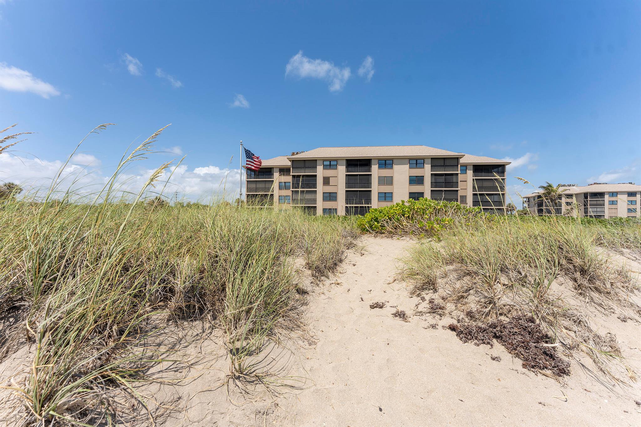 2571 NE Ocean Blvd #104