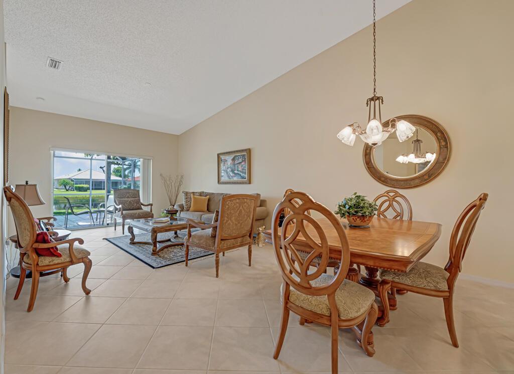 8576 Logia Cir