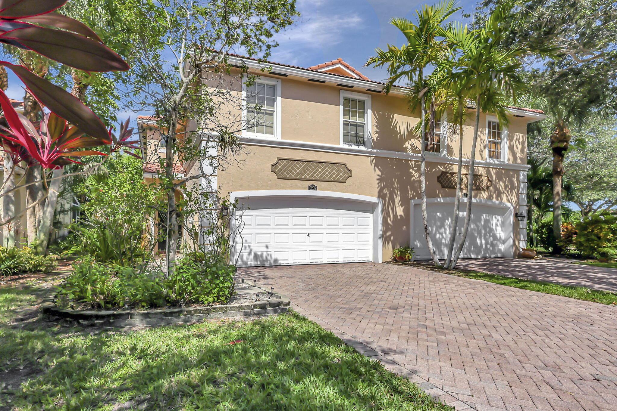 9205 Villa Palma Ln