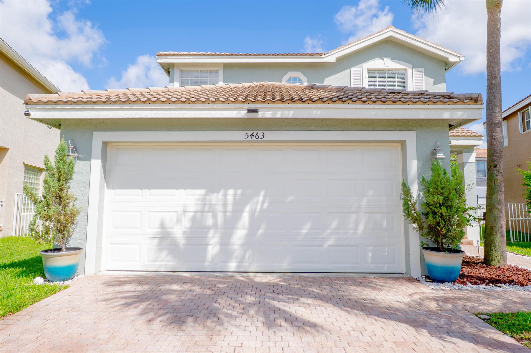 5463 Queenship Ct