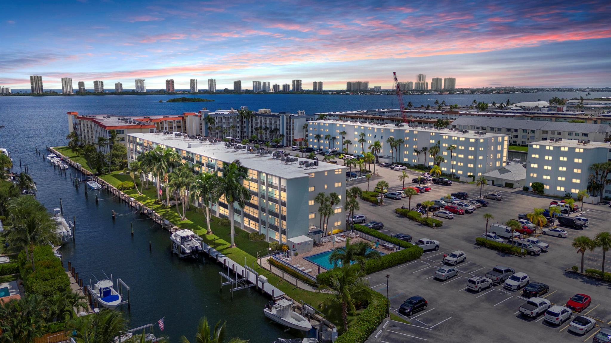 109 Paradise Harbour Blvd #211