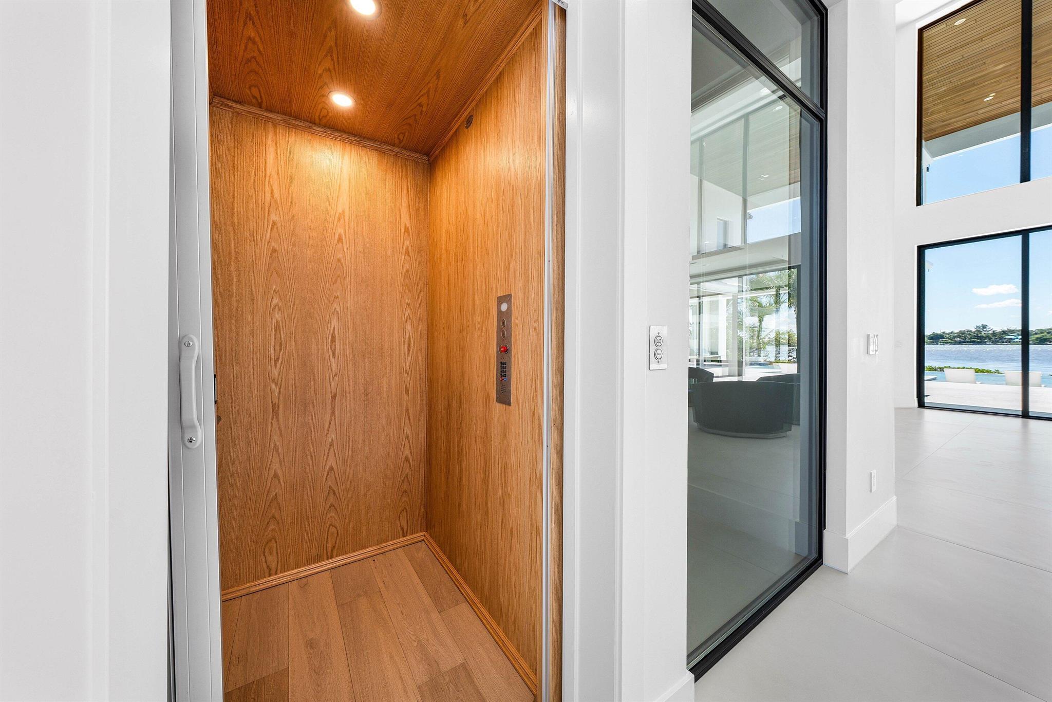 88 W Riverside Dr Jupiter, FL 33469