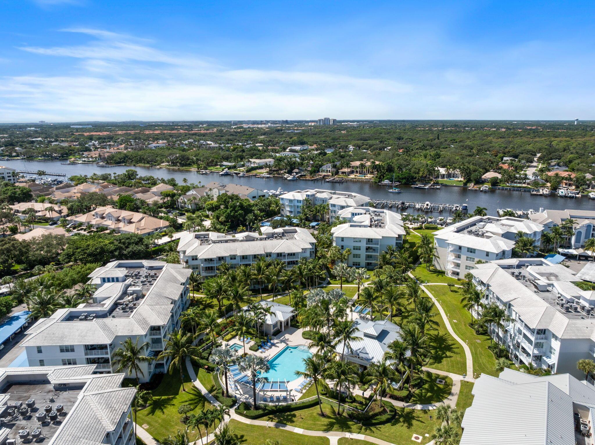 832 Bay Colony Dr