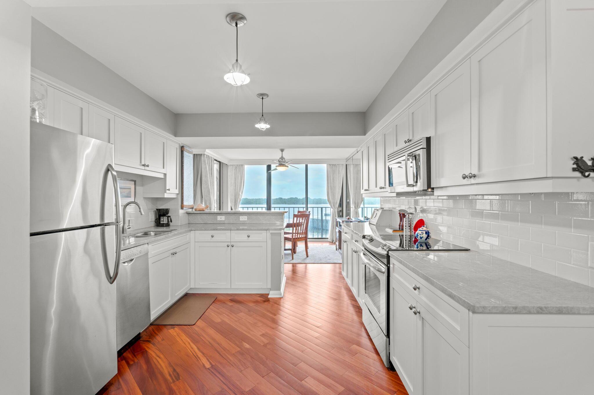 124 Lakeshore Dr #5290