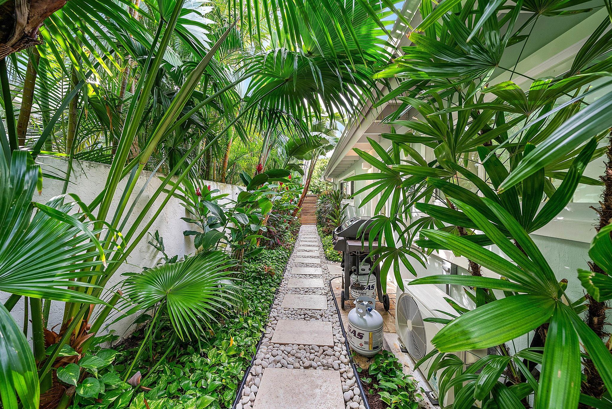 4217 N County Rd Gulfstream, FL 33483