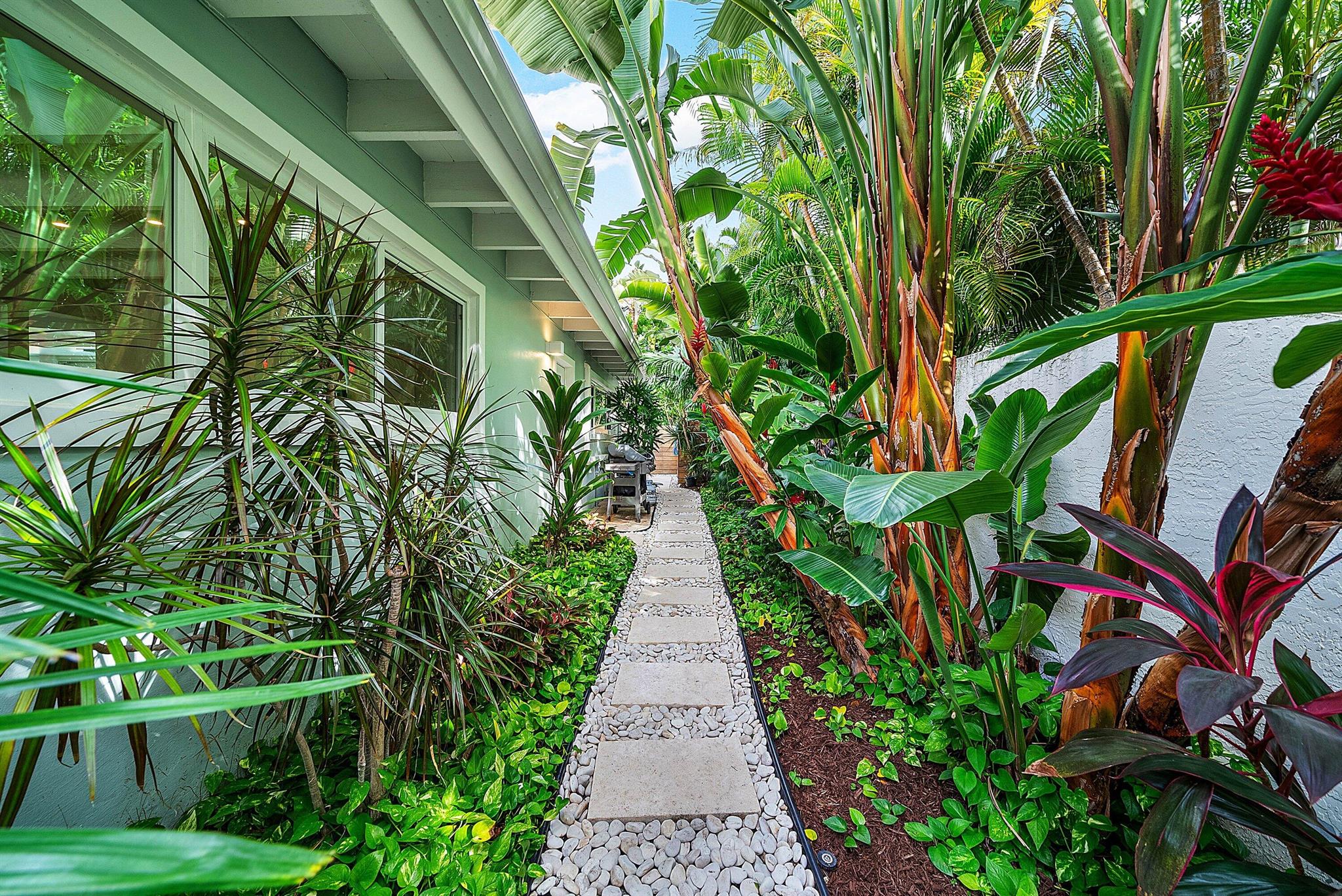 4217 N County Rd Gulfstream, FL 33483