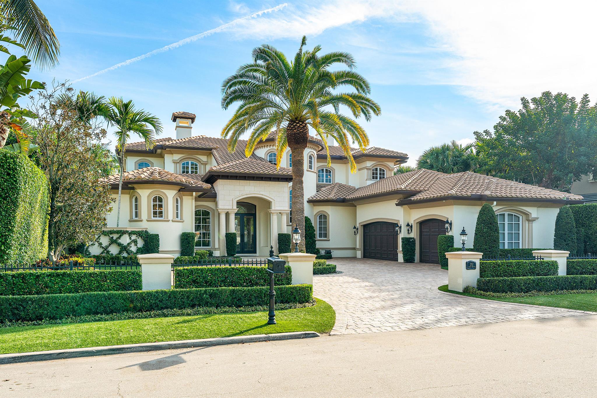 252 S Maya Palm Dr Boca Raton, FL 33432