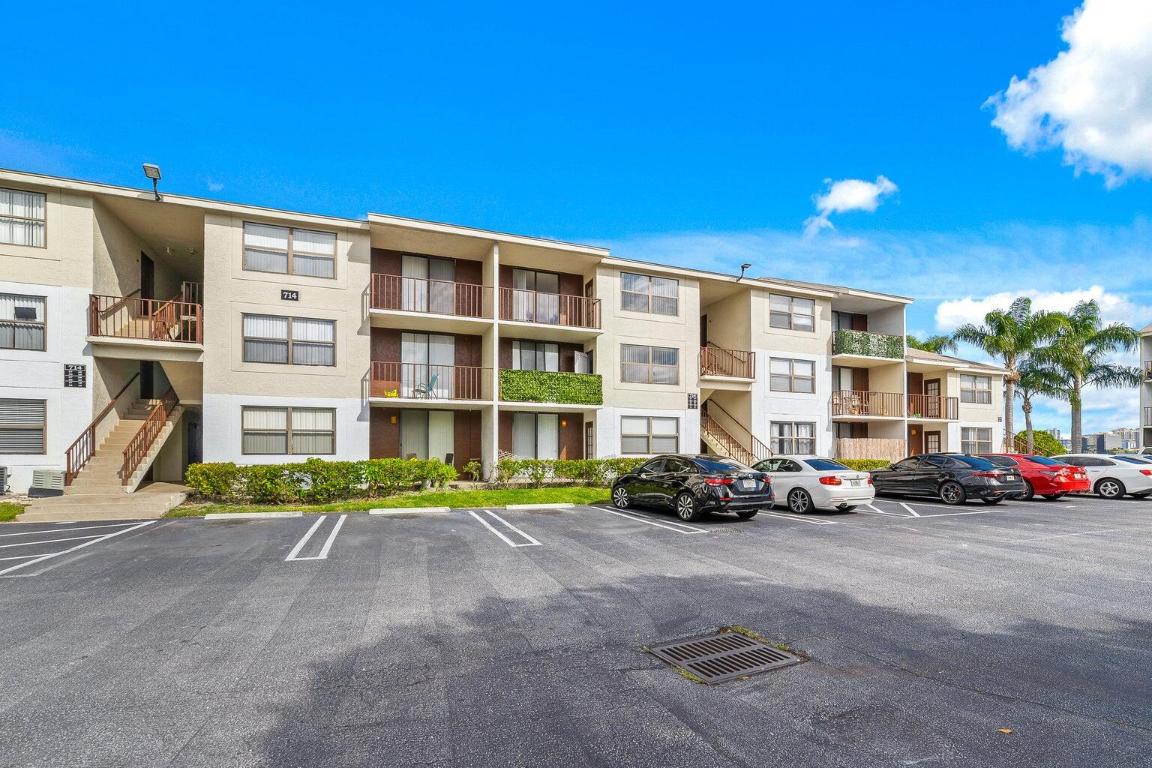 714 Executive Ctr #24