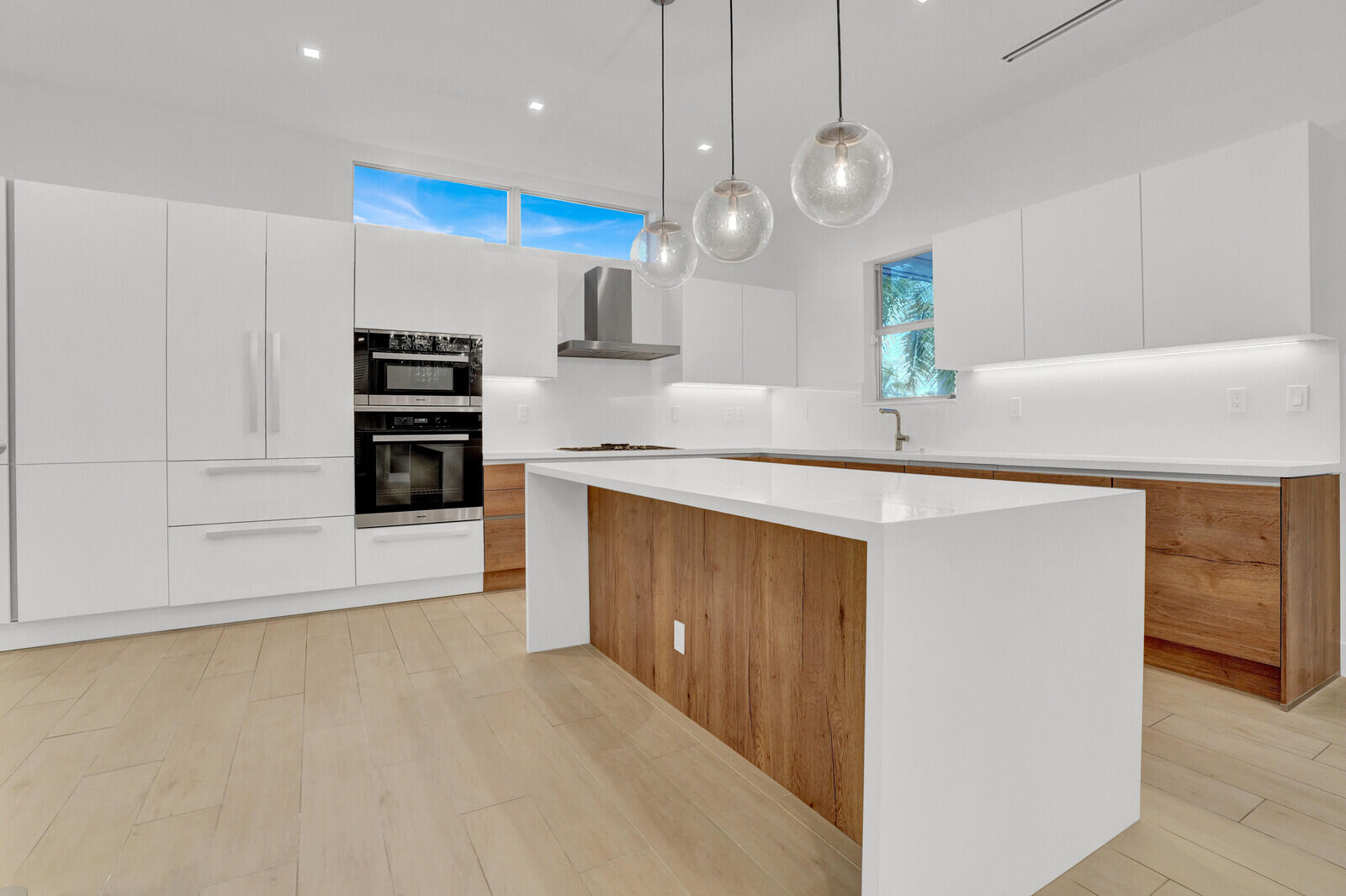 12 SE 10th Fort Lauderdale, FL 33301