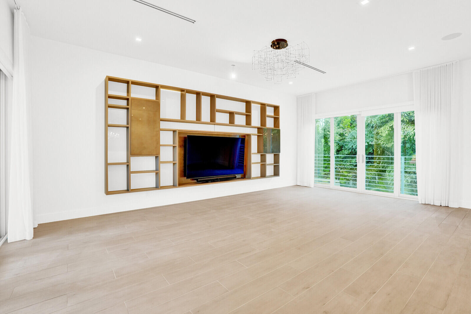 12 SE 10th Fort Lauderdale, FL 33301