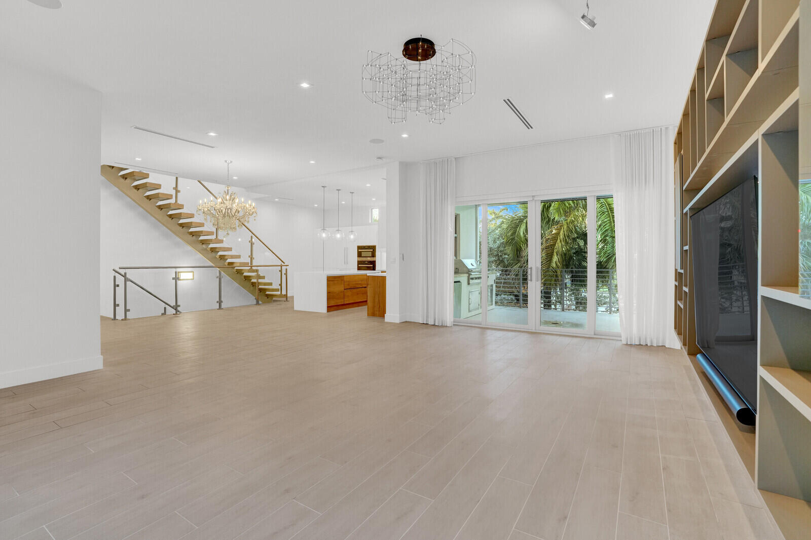 12 SE 10th Fort Lauderdale, FL 33301