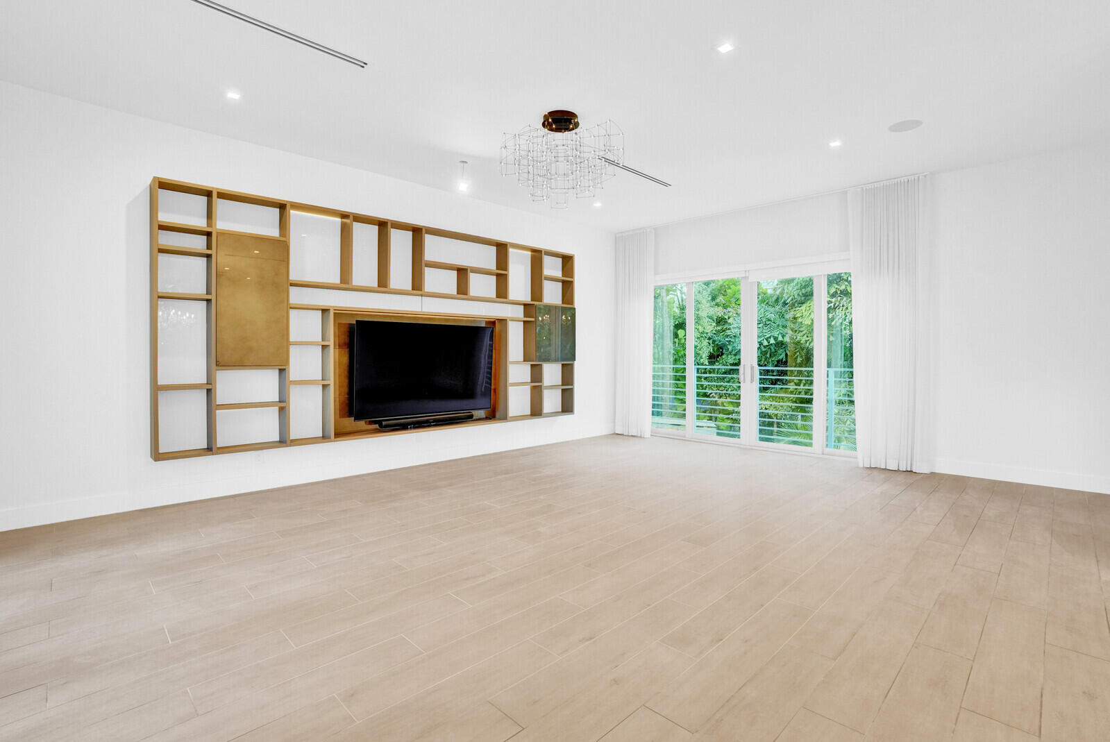 12 SE 10th Fort Lauderdale, FL 33301