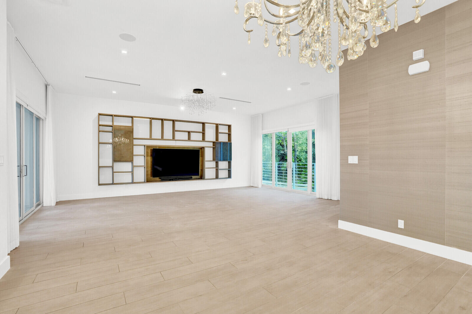 12 SE 10th Fort Lauderdale, FL 33301