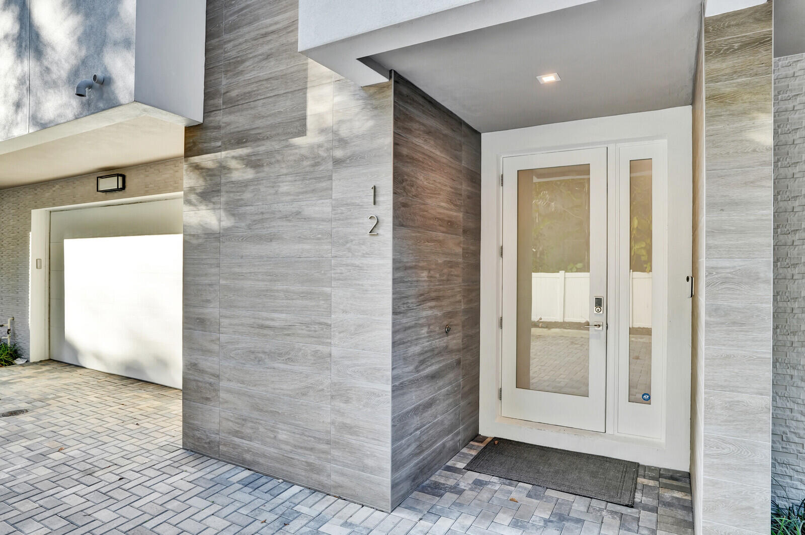 12 SE 10th Fort Lauderdale, FL 33301