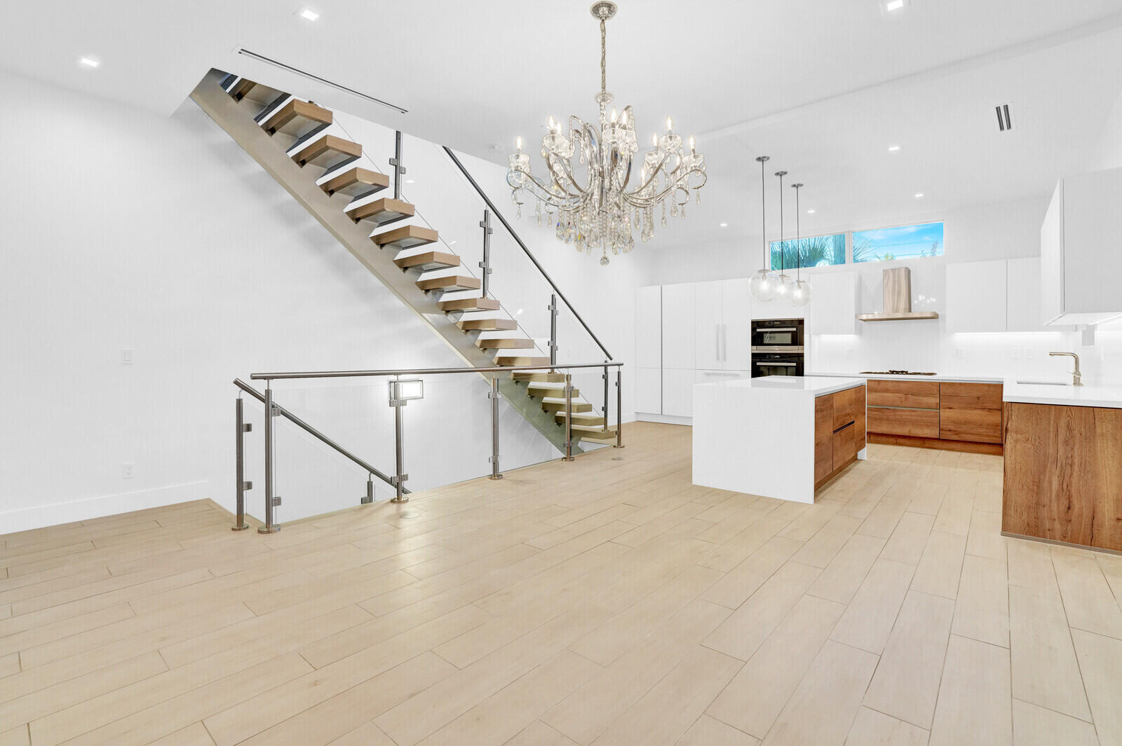 12 SE 10th Fort Lauderdale, FL 33301