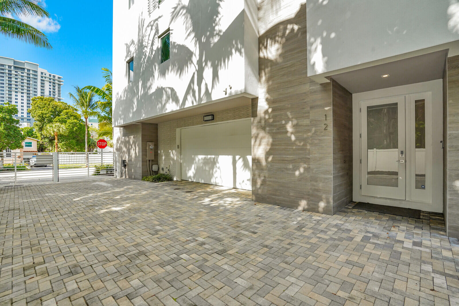 12 SE 10th Fort Lauderdale, FL 33301