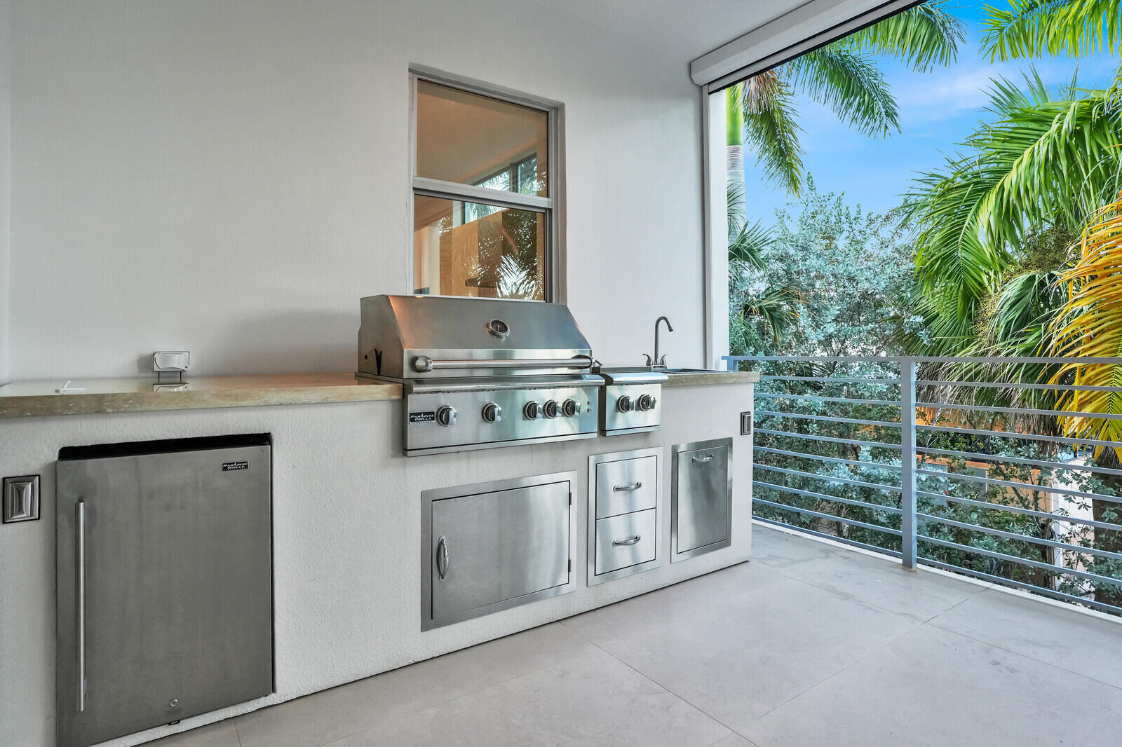 12 SE 10th Fort Lauderdale, FL 33301