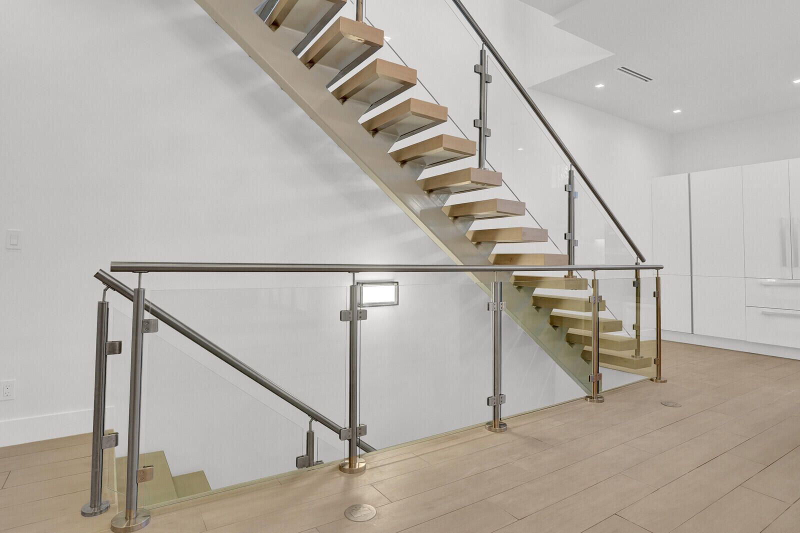 12 SE 10th Fort Lauderdale, FL 33301